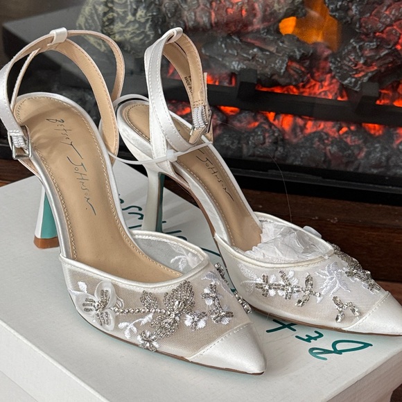 Betsey Johnson Silver Embellished Ivory Heels - Picture 2 of 8